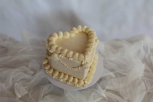 Monochrome Vintage Cake (Heart)