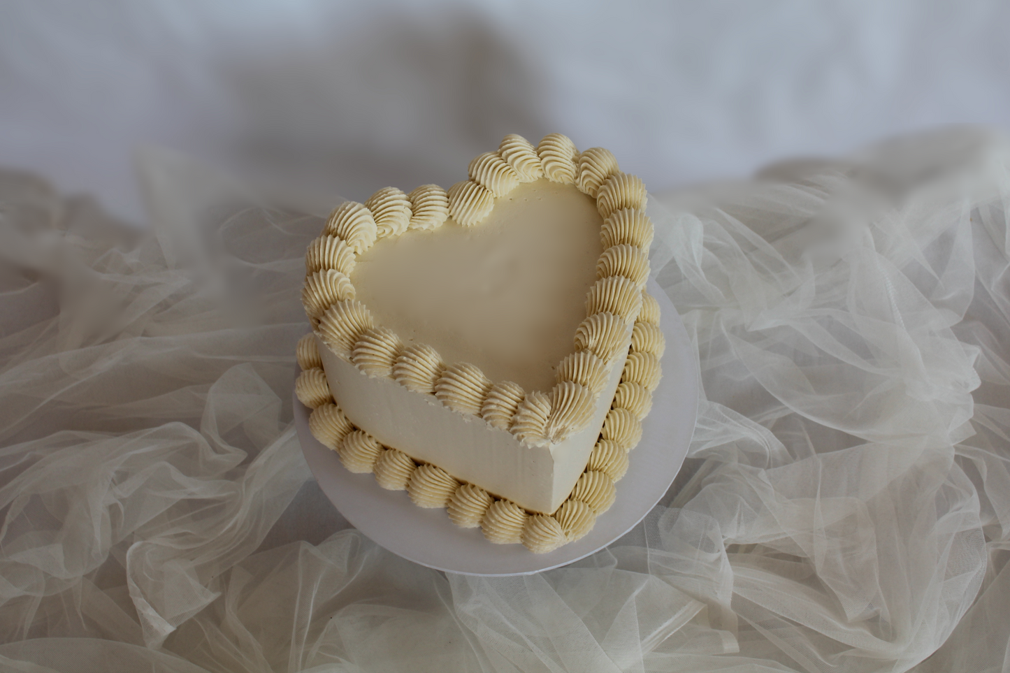 Classic Shell Border Cake (Heart)