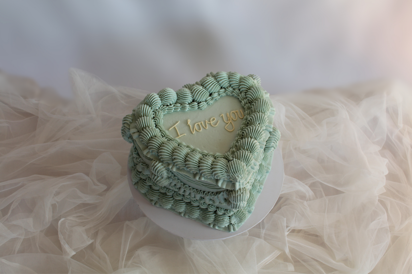 Deluxe Vintage Cake (Heart)