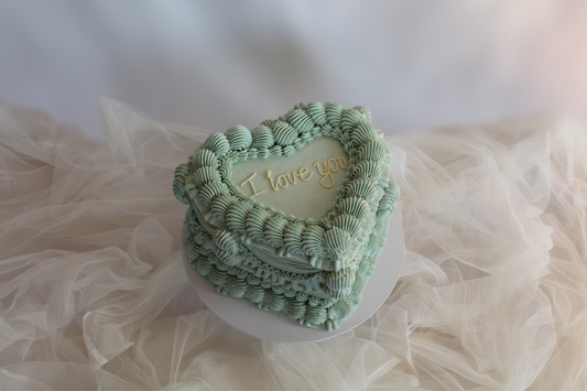 Deluxe Vintage Cake (Heart)