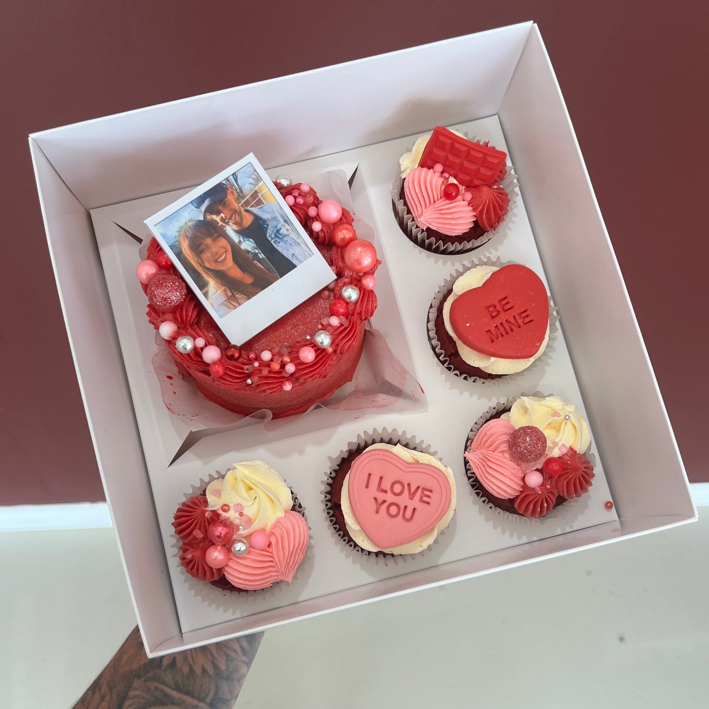 Valentines Petite Cake & Cupcakes