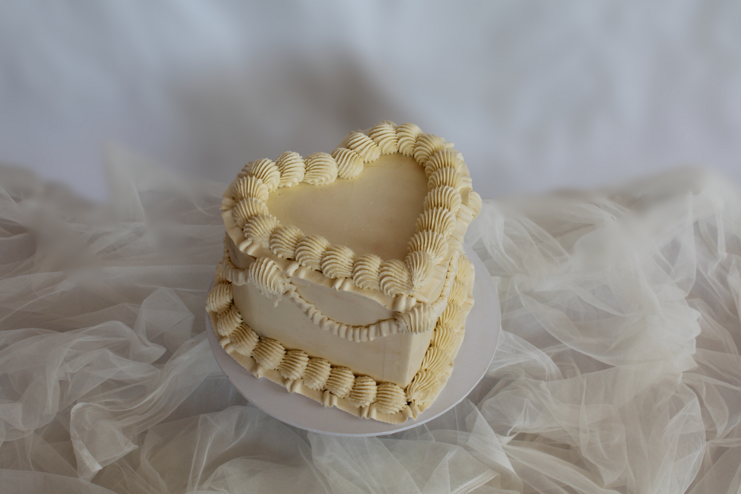Monochrome Vintage Cake (Heart)