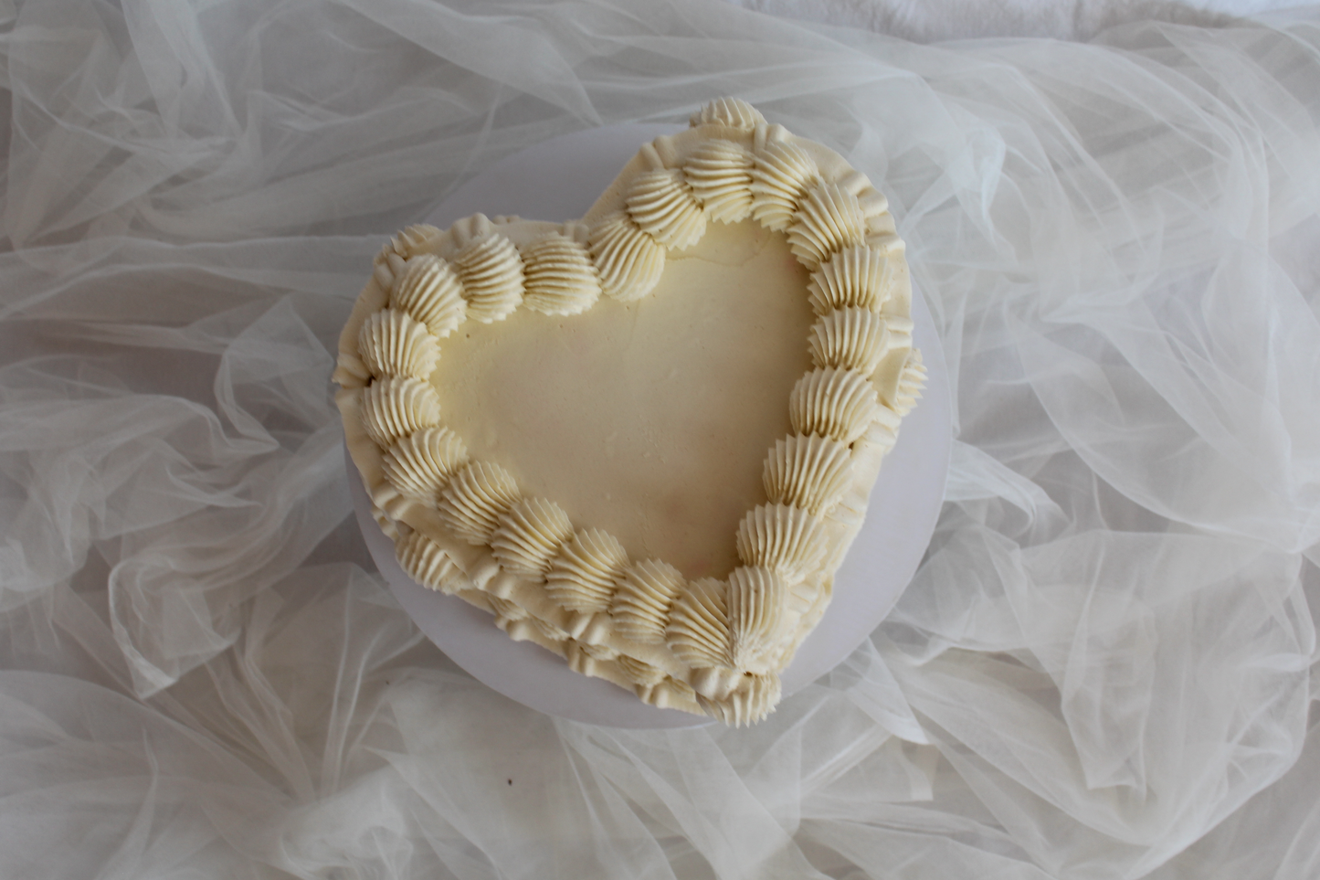 Monochrome Vintage Cake (Heart)