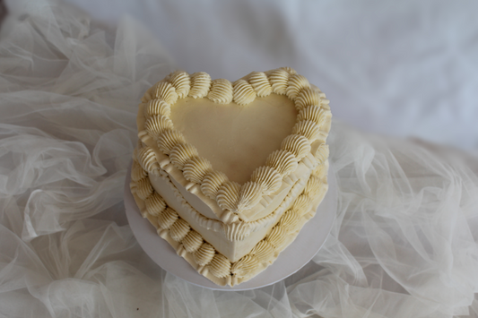 Monochrome Vintage Cake (Heart)
